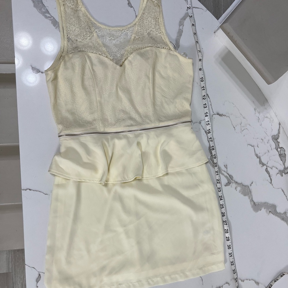 ⭐️ Women’s Under Skies Cream Dress size S/M.  Lace top with detachable ruffle